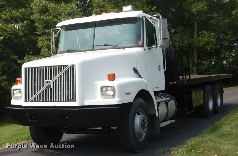 image for item FT9131 1996 Volvo WG  rollback truck