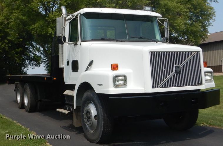 image for item FT9131 1996 Volvo WG  rollback truck