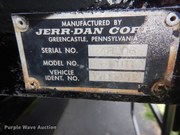 image for item FT9131 1996 Volvo WG  rollback truck