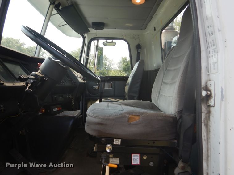 image for item FT9131 1996 Volvo WG  rollback truck