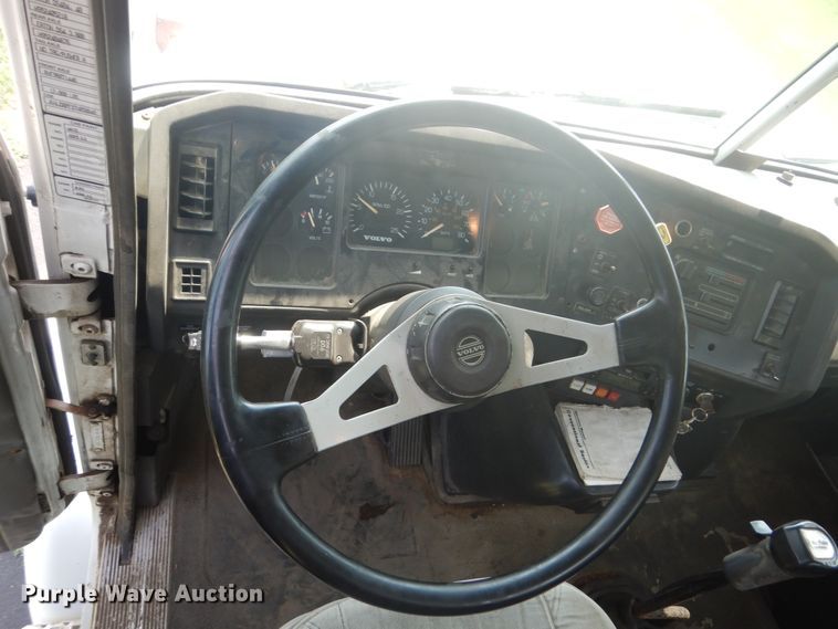 image for item FT9131 1996 Volvo WG  rollback truck