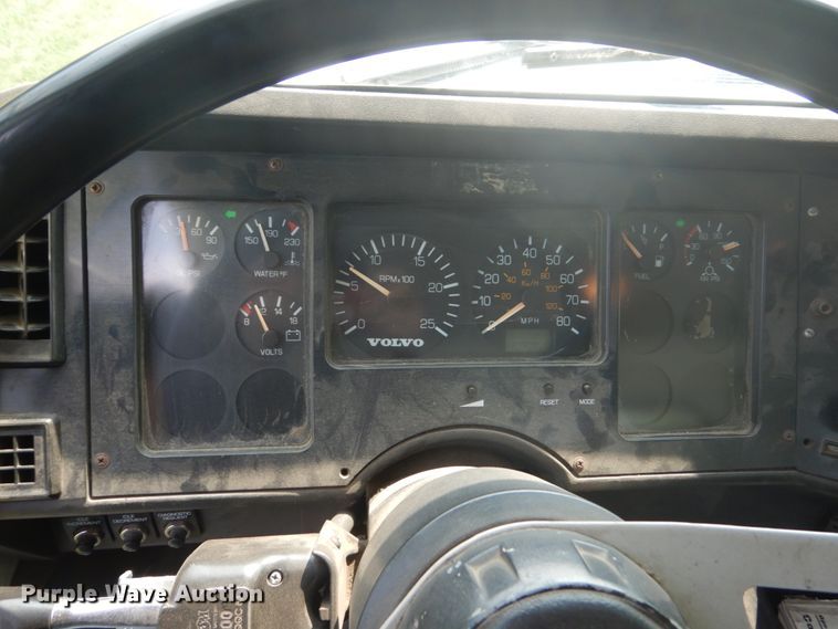 image for item FT9131 1996 Volvo WG  rollback truck