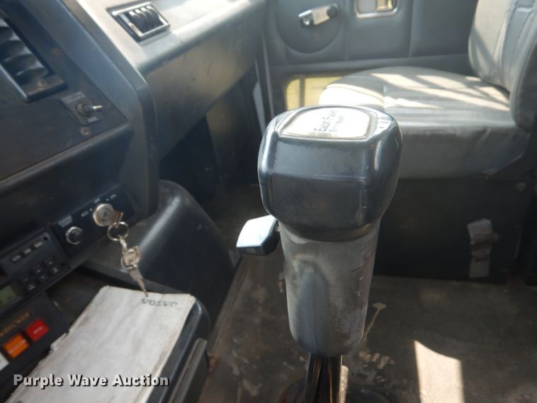 image for item FT9131 1996 Volvo WG  rollback truck