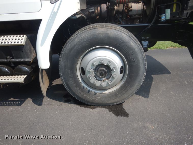 image for item FT9131 1996 Volvo WG  rollback truck