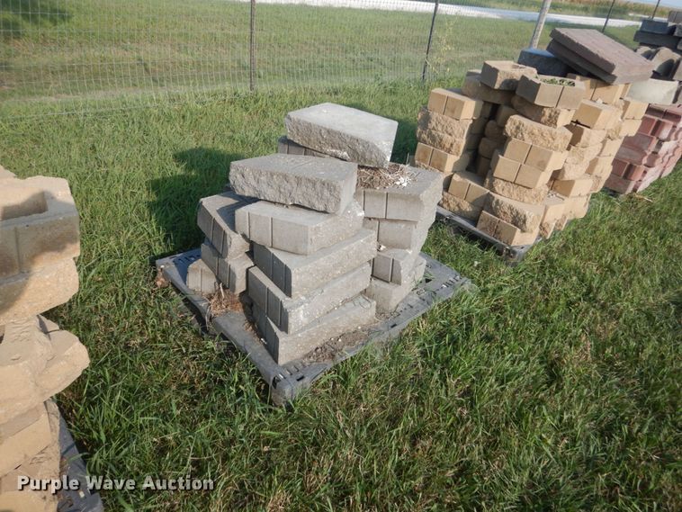 image for item FT9166 Landscape and retaining wall blocks