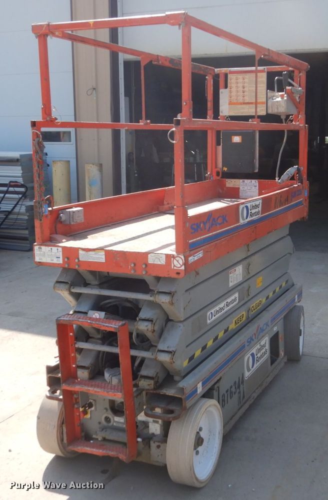 image for item FT9184 Skyjack SJIII 3226  scissor lift