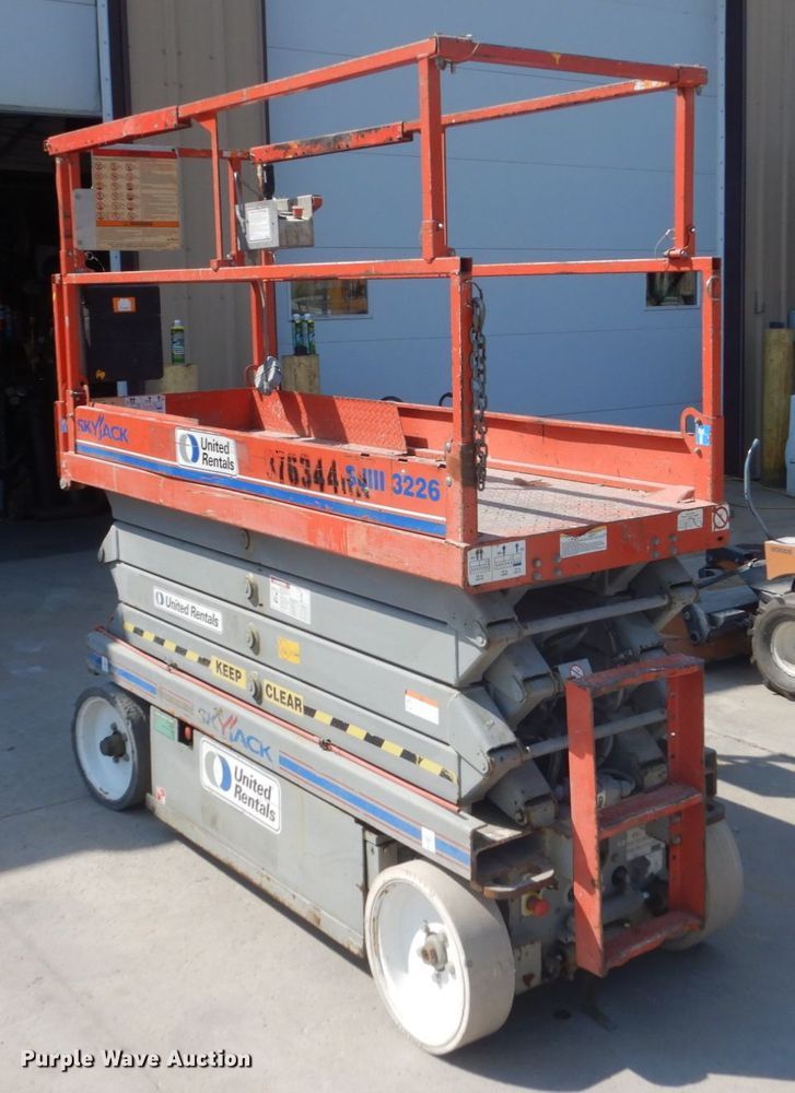 image for item FT9184 Skyjack SJIII 3226  scissor lift