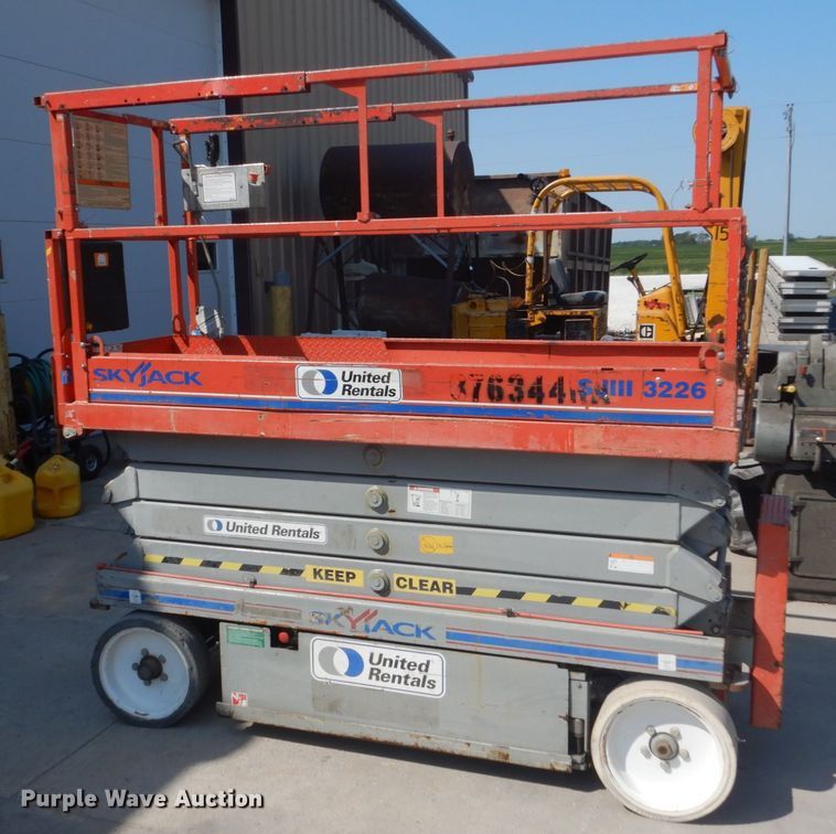 image for item FT9184 Skyjack SJIII 3226  scissor lift