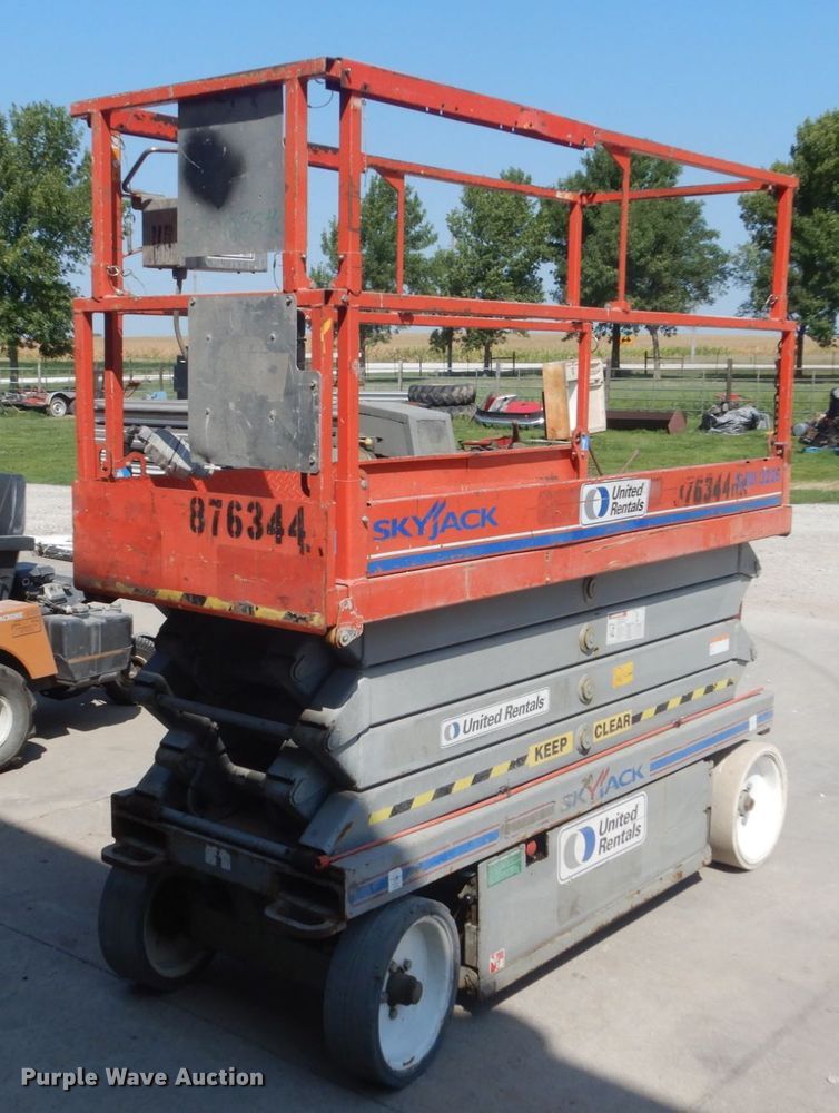 image for item FT9184 Skyjack SJIII 3226  scissor lift