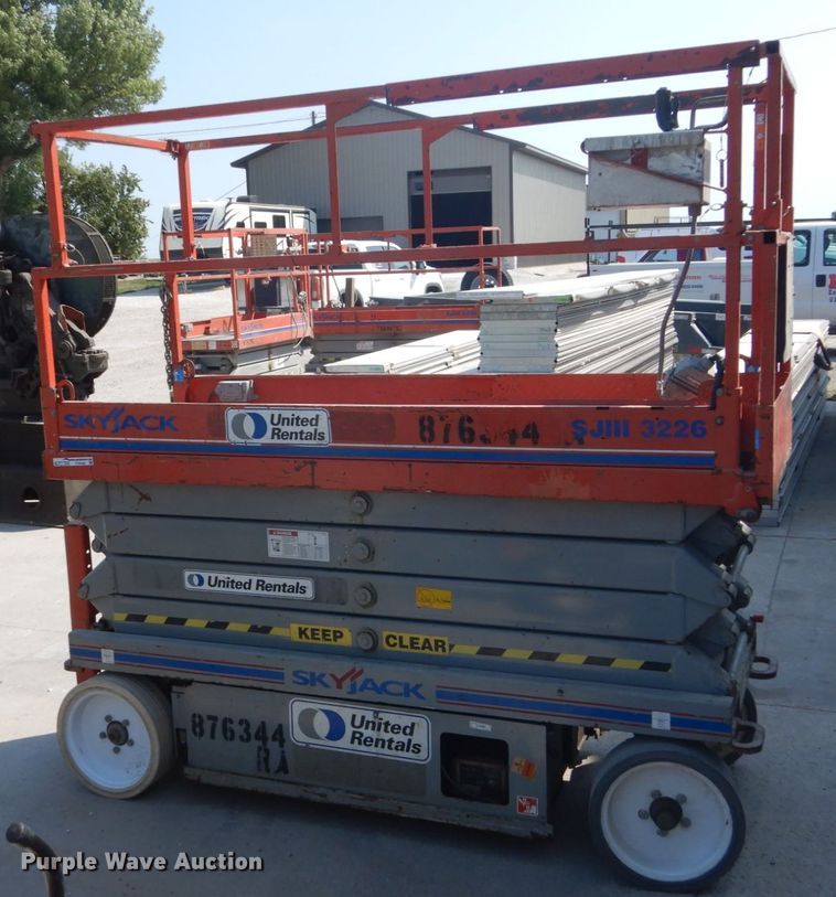 image for item FT9184 Skyjack SJIII 3226  scissor lift