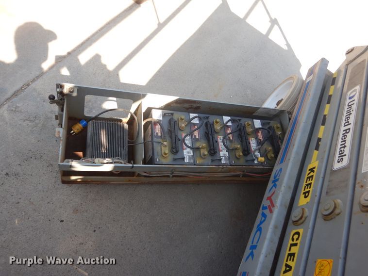 image for item FT9184 Skyjack SJIII 3226  scissor lift