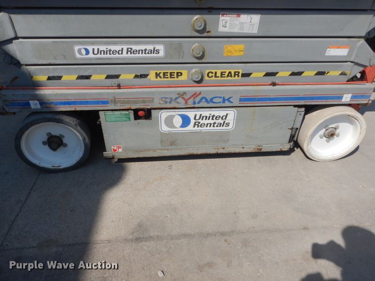 image for item FT9184 Skyjack SJIII 3226  scissor lift