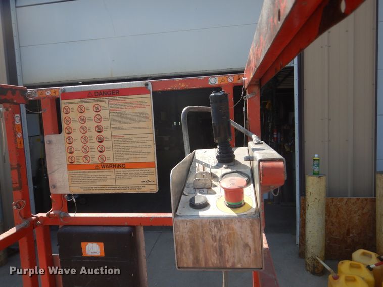 image for item FT9184 Skyjack SJIII 3226  scissor lift