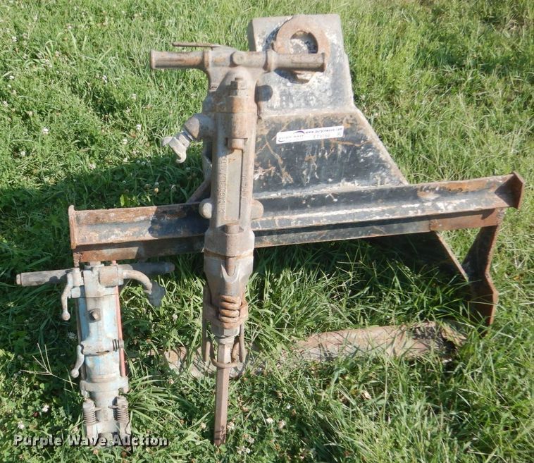 image for item FT9188 Skid steer breaker