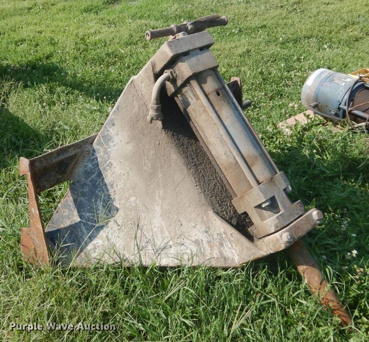 image for item FT9188 Skid steer breaker