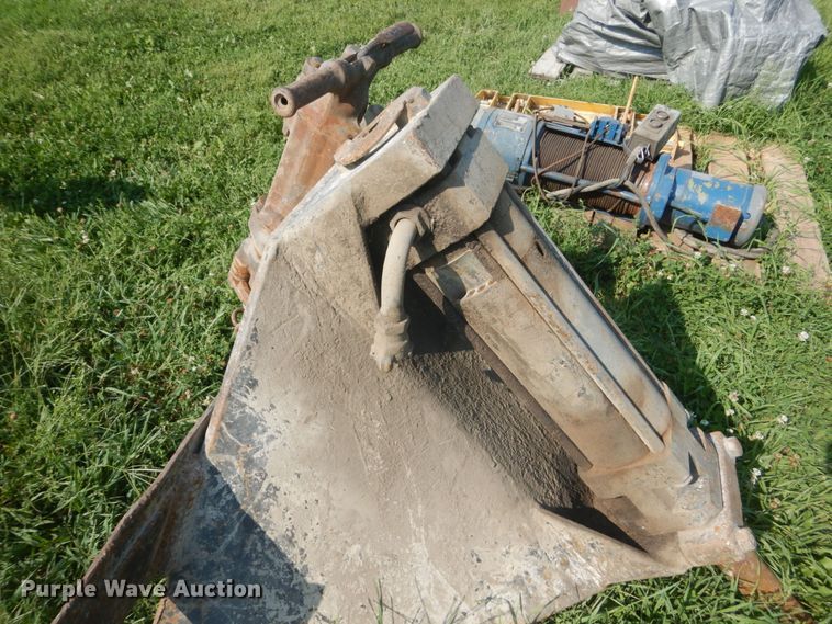 image for item FT9188 Skid steer breaker