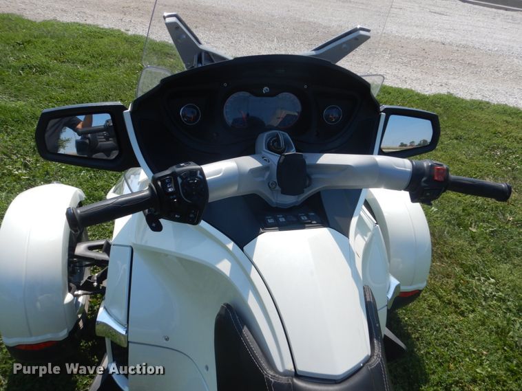 image for item FT9197 2012 Can-am Spyder RTT motorcycle