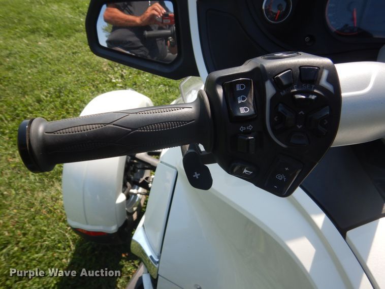 image for item FT9197 2012 Can-am Spyder RTT motorcycle