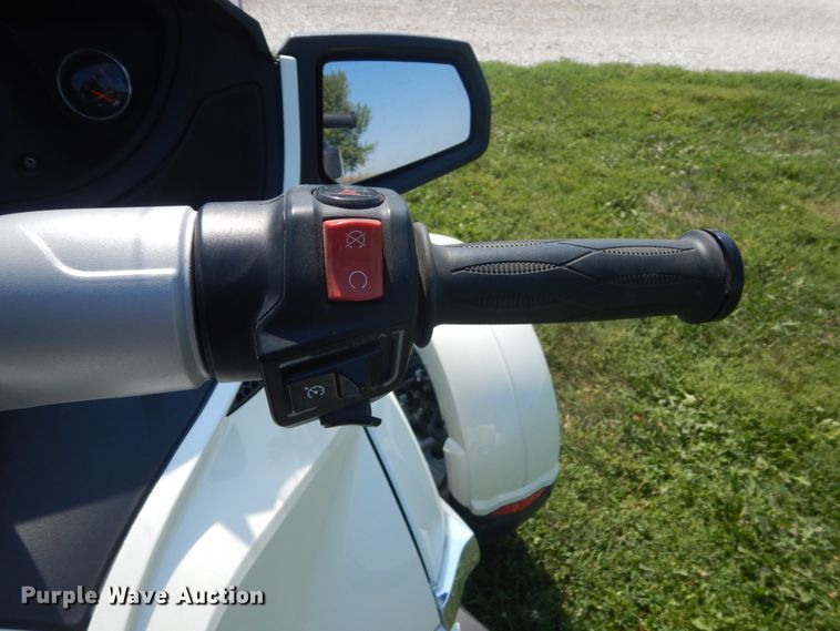 image for item FT9197 2012 Can-am Spyder RTT motorcycle