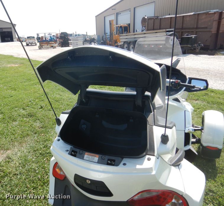 image for item FT9197 2012 Can-am Spyder RTT motorcycle