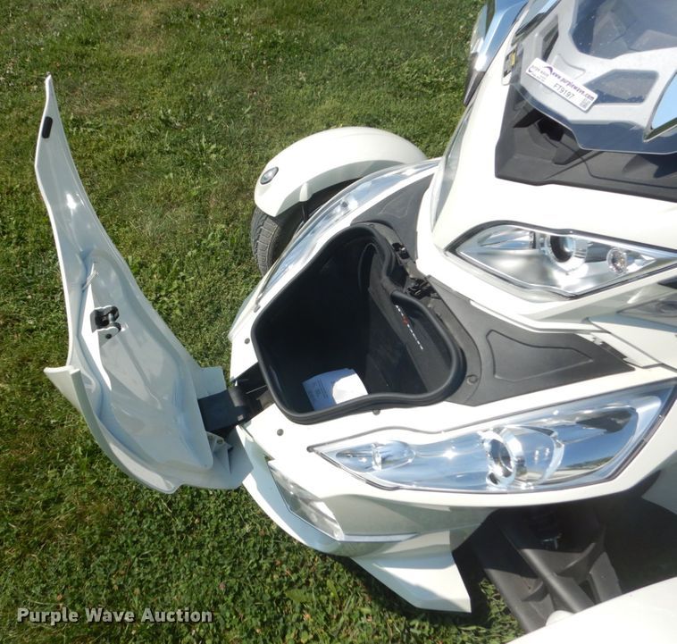 image for item FT9197 2012 Can-am Spyder RTT motorcycle