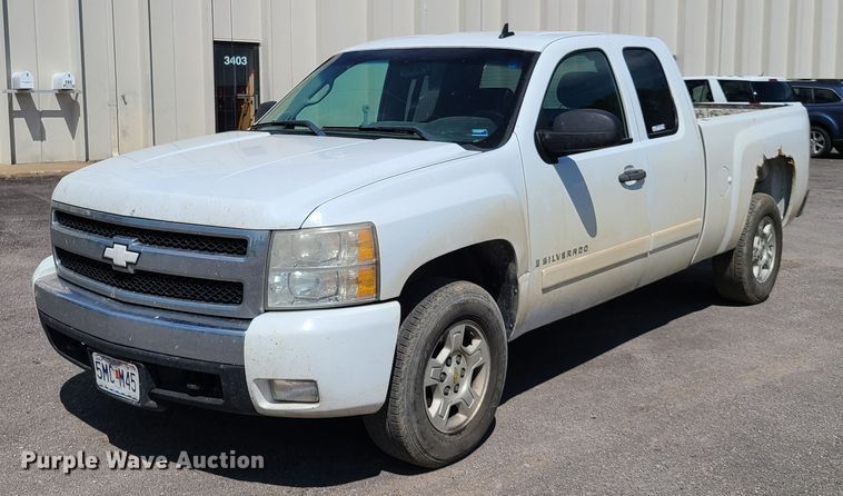 image for item FX9512 2007 Chevrolet Silverado 1500  Ext. Cab pickup truck