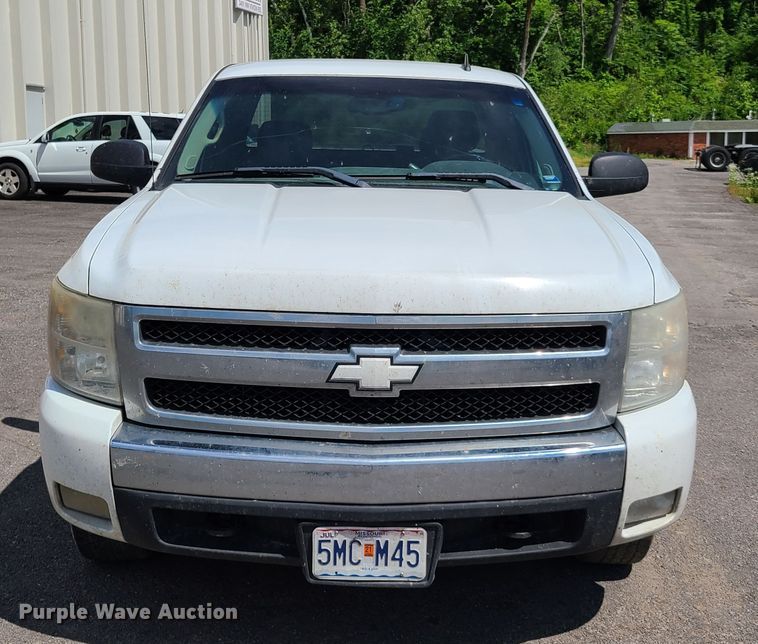 image for item FX9512 2007 Chevrolet Silverado 1500  Ext. Cab pickup truck