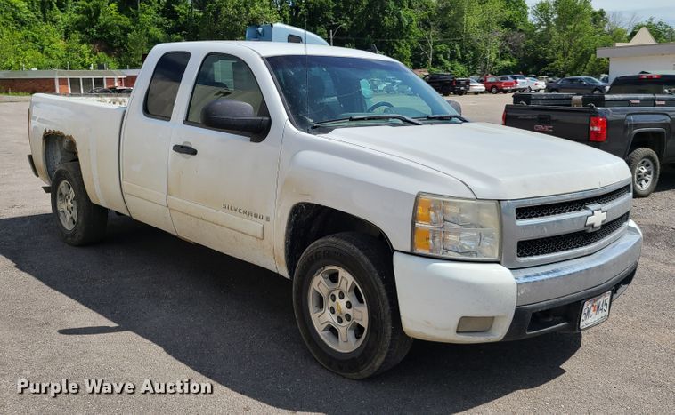 image for item FX9512 2007 Chevrolet Silverado 1500  Ext. Cab pickup truck