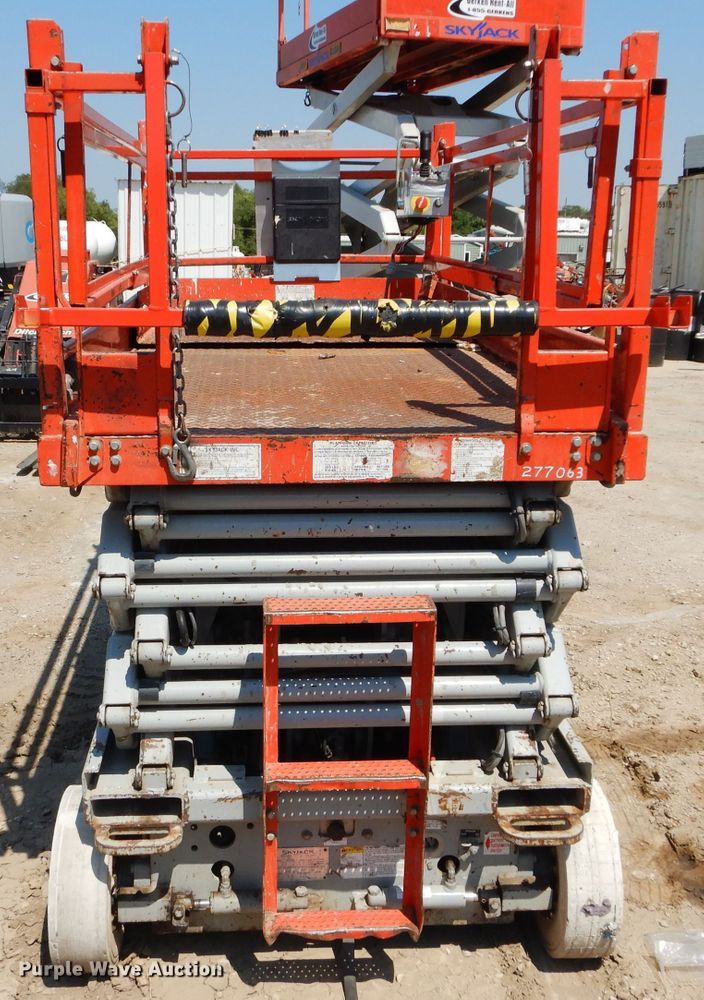 image for item FY9229 Skyjack SJIII 4830  scissor lift