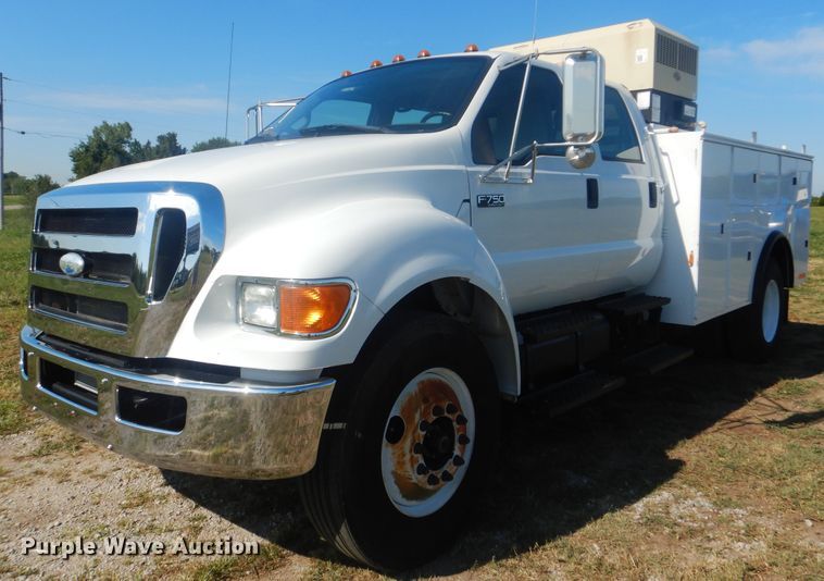 image for item GM9134 2008 Ford F750 Super Duty  utilty truck