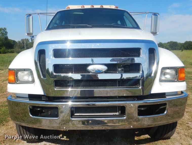 image for item GM9134 2008 Ford F750 Super Duty  utilty truck