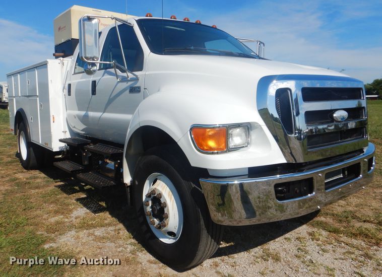 image for item GM9134 2008 Ford F750 Super Duty  utilty truck