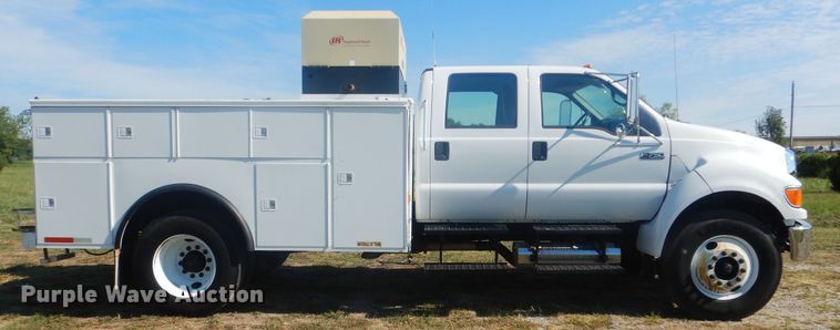 image for item GM9134 2008 Ford F750 Super Duty  utilty truck