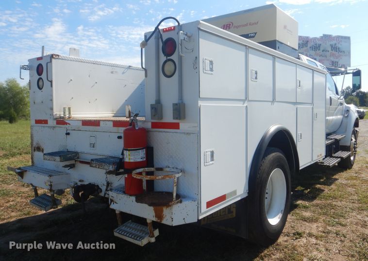 image for item GM9134 2008 Ford F750 Super Duty  utilty truck