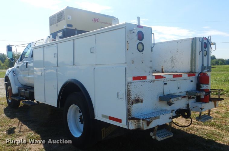 image for item GM9134 2008 Ford F750 Super Duty  utilty truck