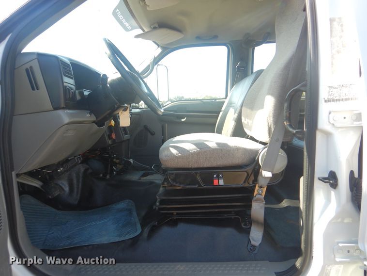 image for item GM9134 2008 Ford F750 Super Duty  utilty truck