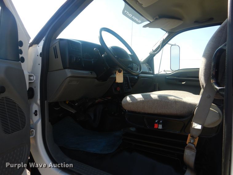 image for item GM9134 2008 Ford F750 Super Duty  utilty truck