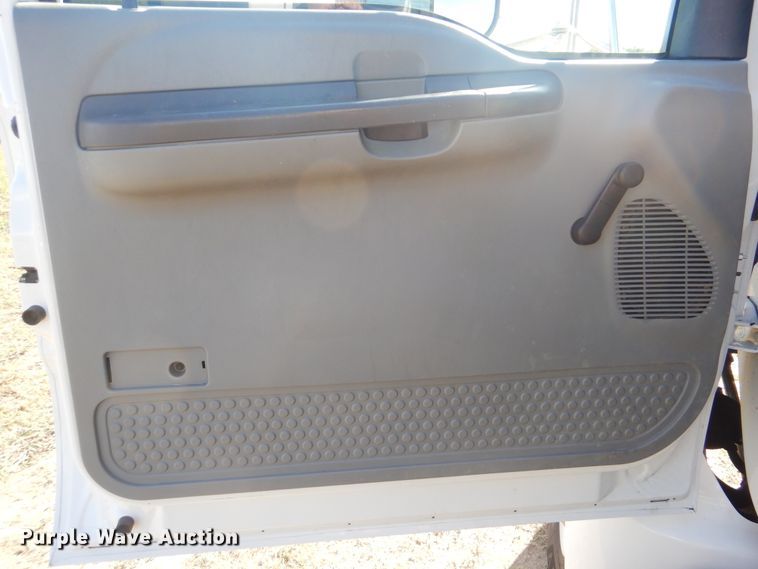 image for item GM9134 2008 Ford F750 Super Duty  utilty truck