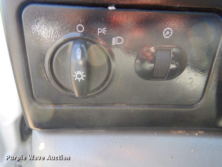 image for item GM9134 2008 Ford F750 Super Duty  utilty truck