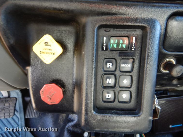 image for item GM9134 2008 Ford F750 Super Duty  utilty truck