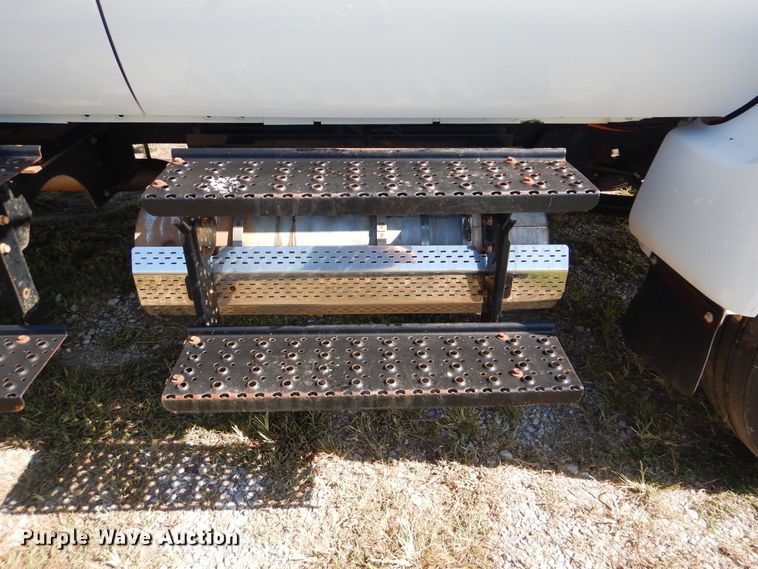 image for item GM9134 2008 Ford F750 Super Duty  utilty truck