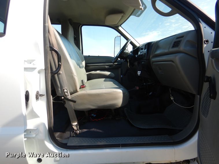 image for item GM9134 2008 Ford F750 Super Duty  utilty truck