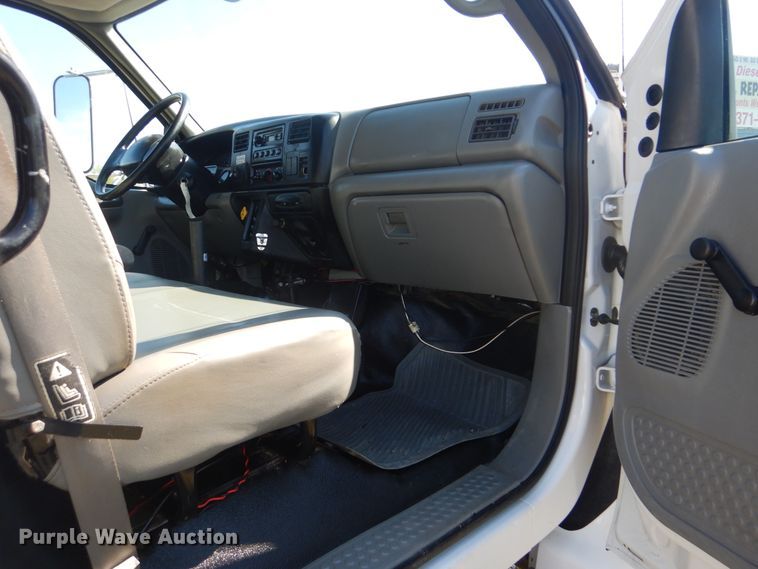 image for item GM9134 2008 Ford F750 Super Duty  utilty truck