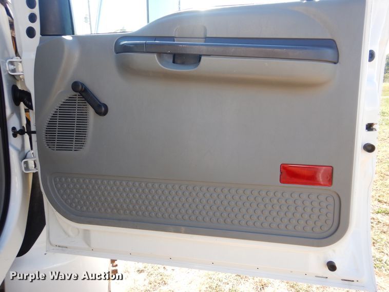 image for item GM9134 2008 Ford F750 Super Duty  utilty truck