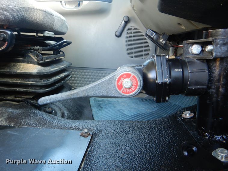 image for item GM9134 2008 Ford F750 Super Duty  utilty truck