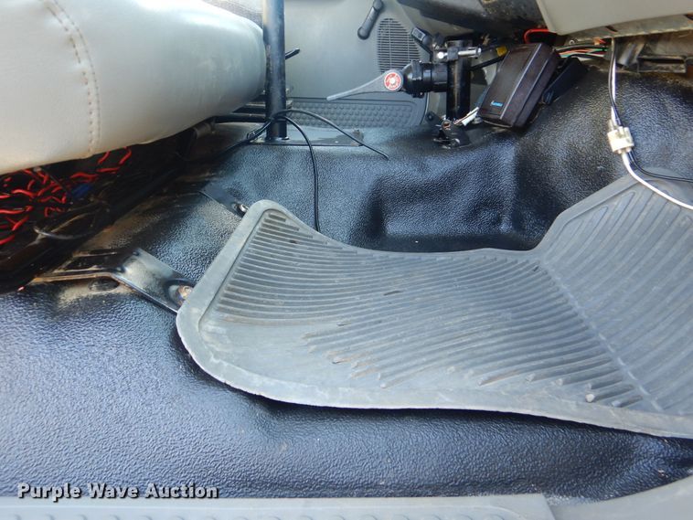 image for item GM9134 2008 Ford F750 Super Duty  utilty truck