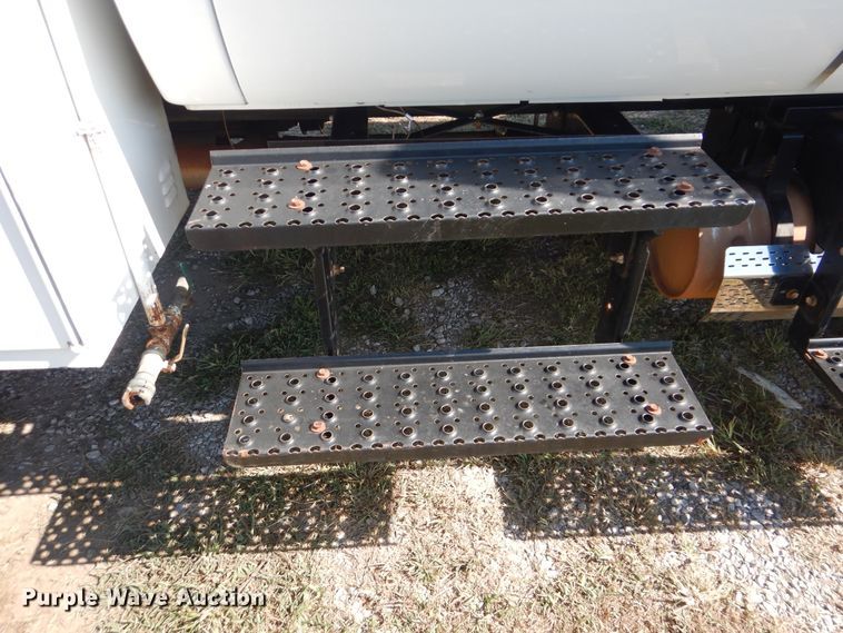 image for item GM9134 2008 Ford F750 Super Duty  utilty truck