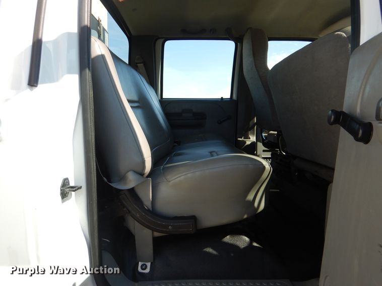 image for item GM9134 2008 Ford F750 Super Duty  utilty truck