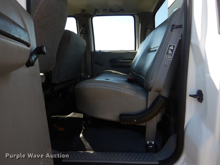 image for item GM9134 2008 Ford F750 Super Duty  utilty truck