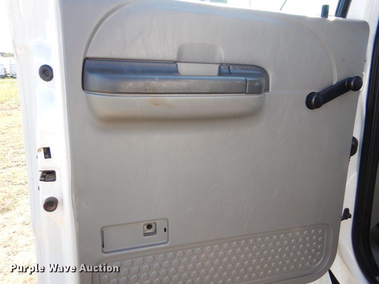 image for item GM9134 2008 Ford F750 Super Duty  utilty truck